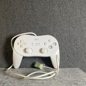 Nintendo White Wii Classic Controller Pro - White